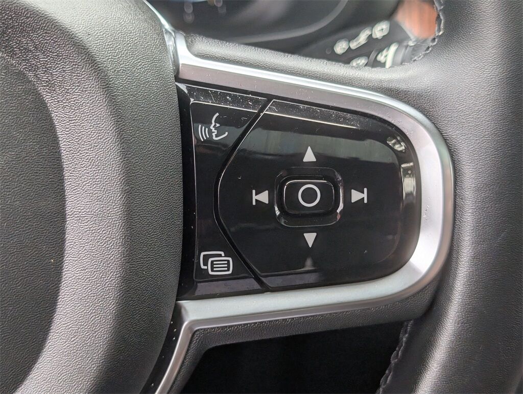 2023 Volvo XC60 B5 Ultimate Dark Theme Cockeysville MD