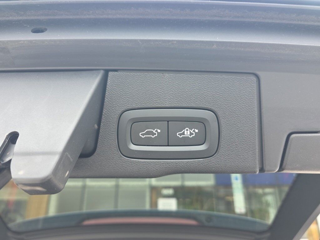 2023 Volvo XC60 B5 Ultimate Dark Theme Hunt Valley MD