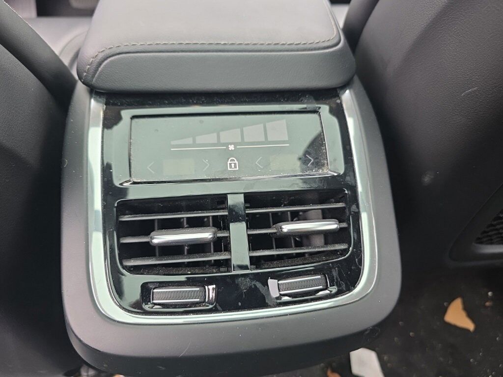2023 Volvo XC60 B5 Ultimate Dark Theme Hunt Valley MD