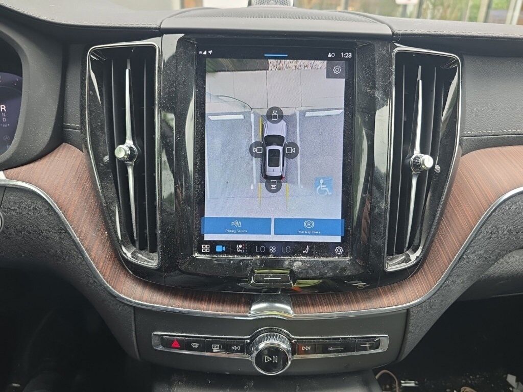 2023 Volvo XC60 B5 Ultimate Dark Theme Hunt Valley MD