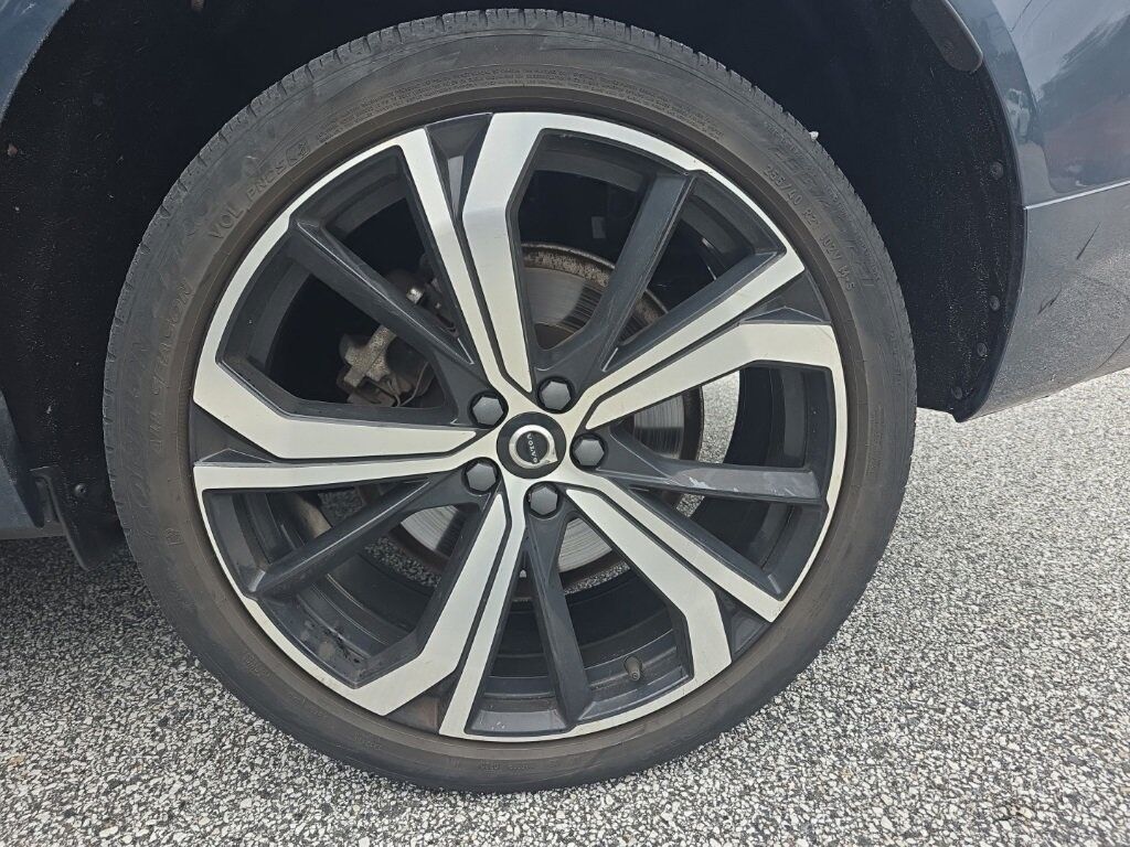 2023 Volvo XC60 B5 Ultimate Dark Theme Hunt Valley MD