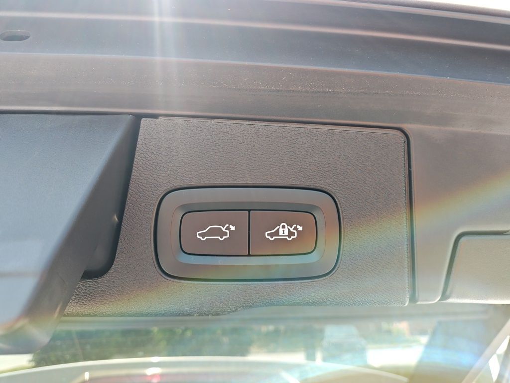 2023 Volvo XC60 B5 Ultimate Dark Theme Hunt Valley MD