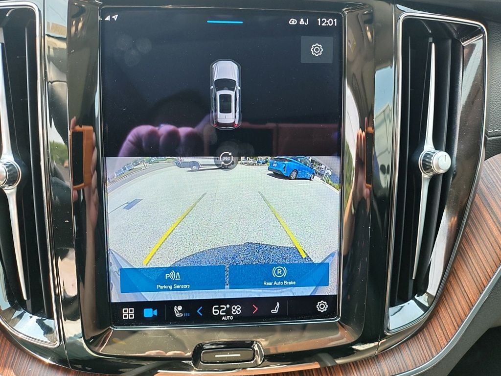2023 Volvo XC60 B5 Ultimate Dark Theme Hunt Valley MD