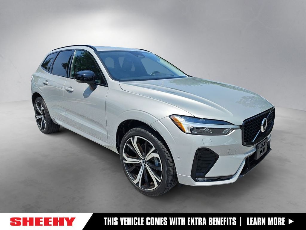 2023 Volvo XC60 B5 Ultimate Dark Theme