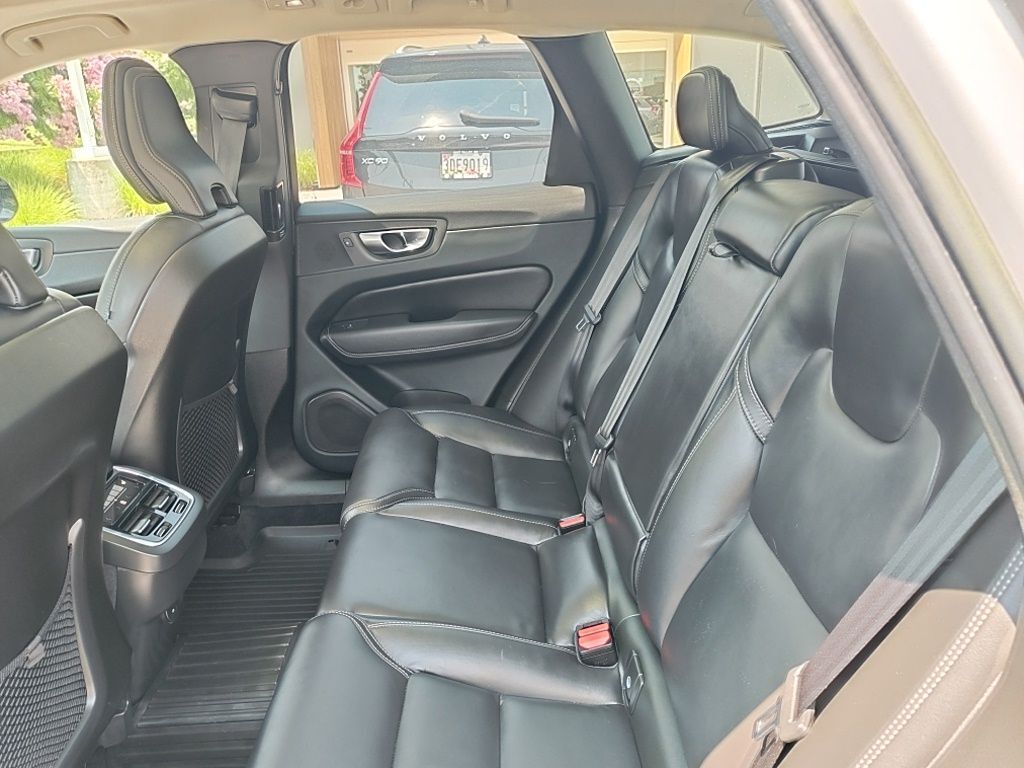 2023 Volvo XC60 B5 Ultimate Dark Theme Hunt Valley MD