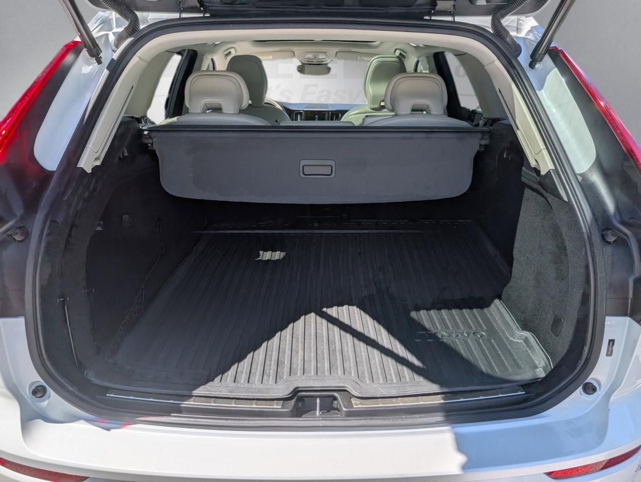 2023 Volvo XC60 B5 Ultimate Dark Theme Hunt Valley MD