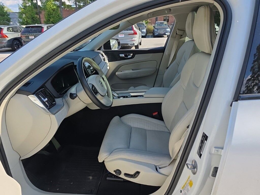 2023 Volvo XC60 B5 Ultimate Dark Theme Hunt Valley MD