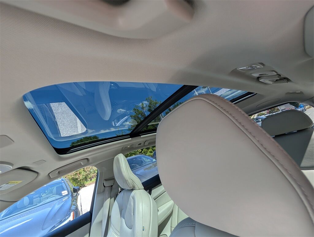 2023 Volvo XC60 B5 Ultimate Dark Theme Hunt Valley MD