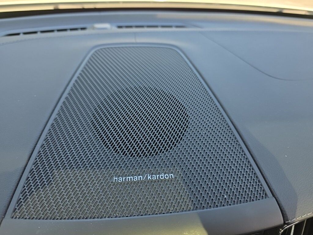 2023 Volvo XC60 B5 Ultimate Dark Theme Hunt Valley MD