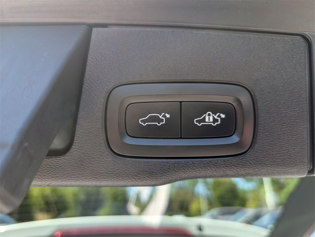 2023 Volvo XC60 B5 Ultimate Dark Theme Hunt Valley MD