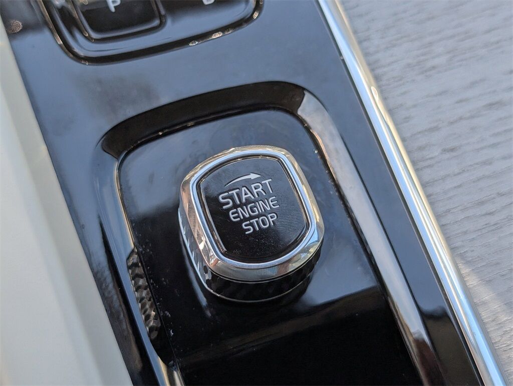 2023 Volvo XC60 B5 Ultimate Dark Theme Hunt Valley MD