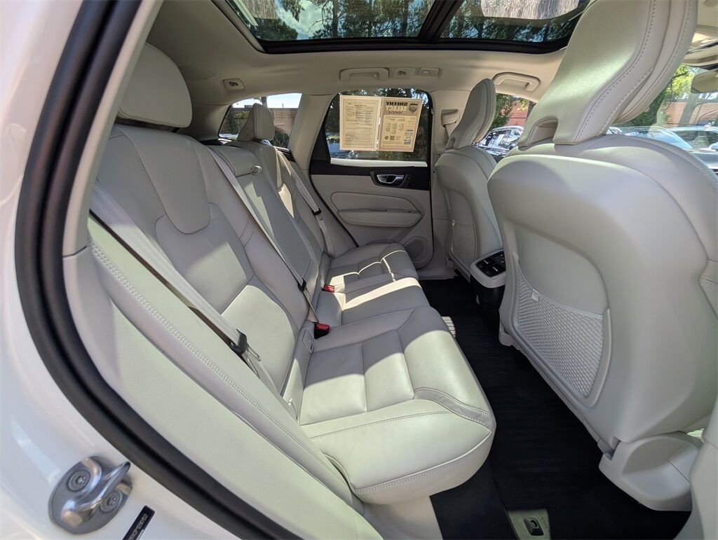 2023 Volvo XC60 B5 Ultimate Dark Theme Hunt Valley MD
