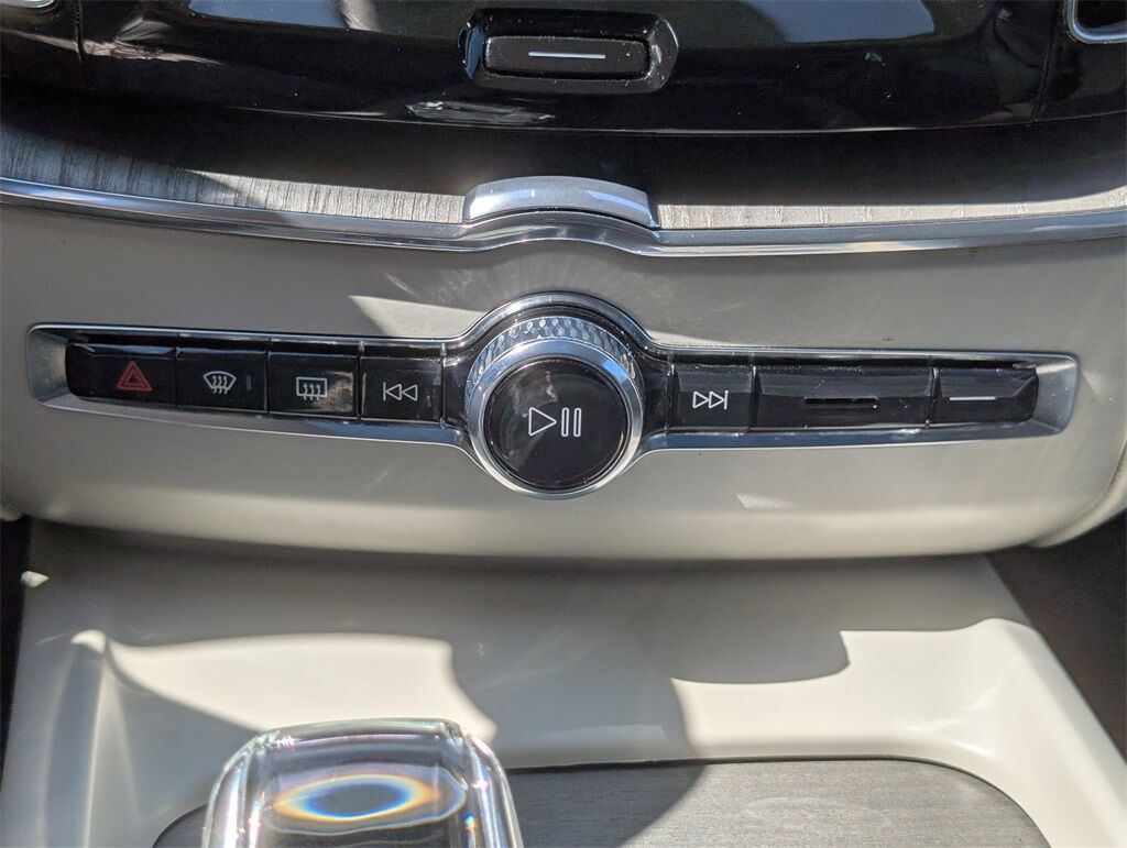 2023 Volvo XC60 B5 Ultimate Dark Theme Hunt Valley MD