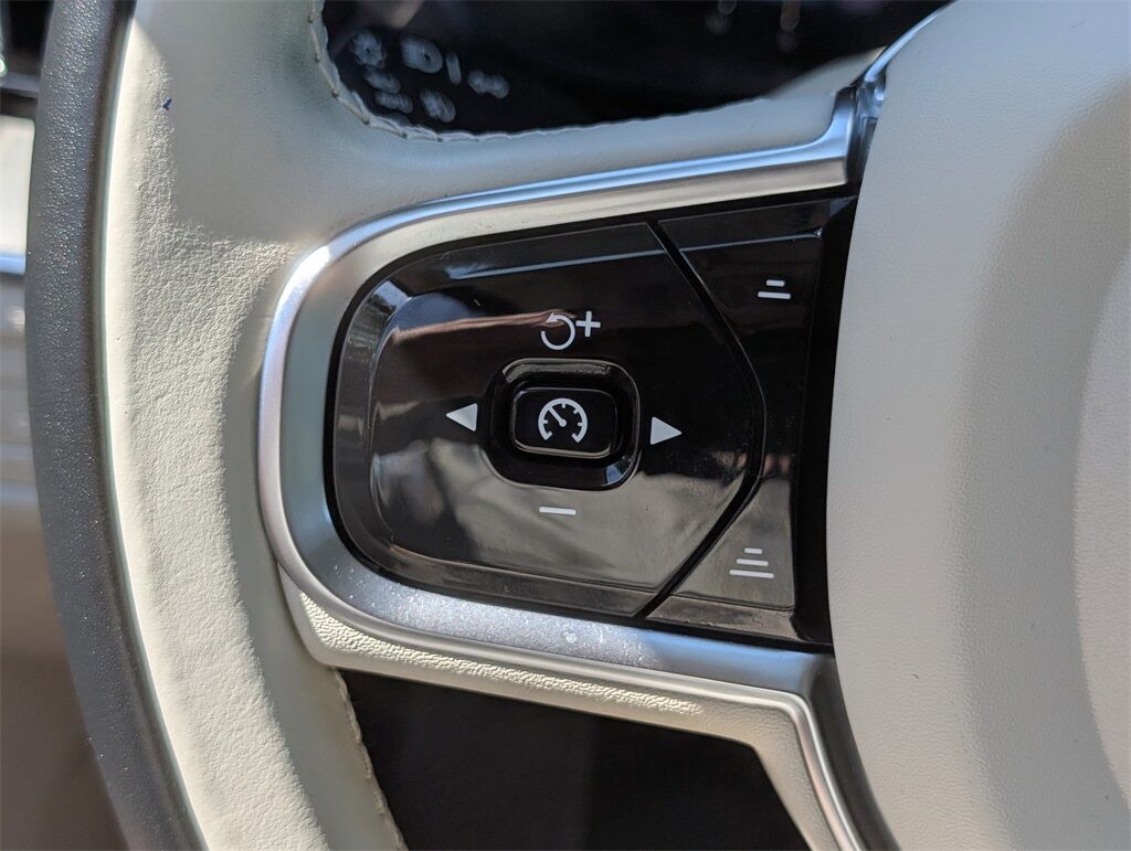 2023 Volvo XC60 B5 Ultimate Dark Theme Hunt Valley MD