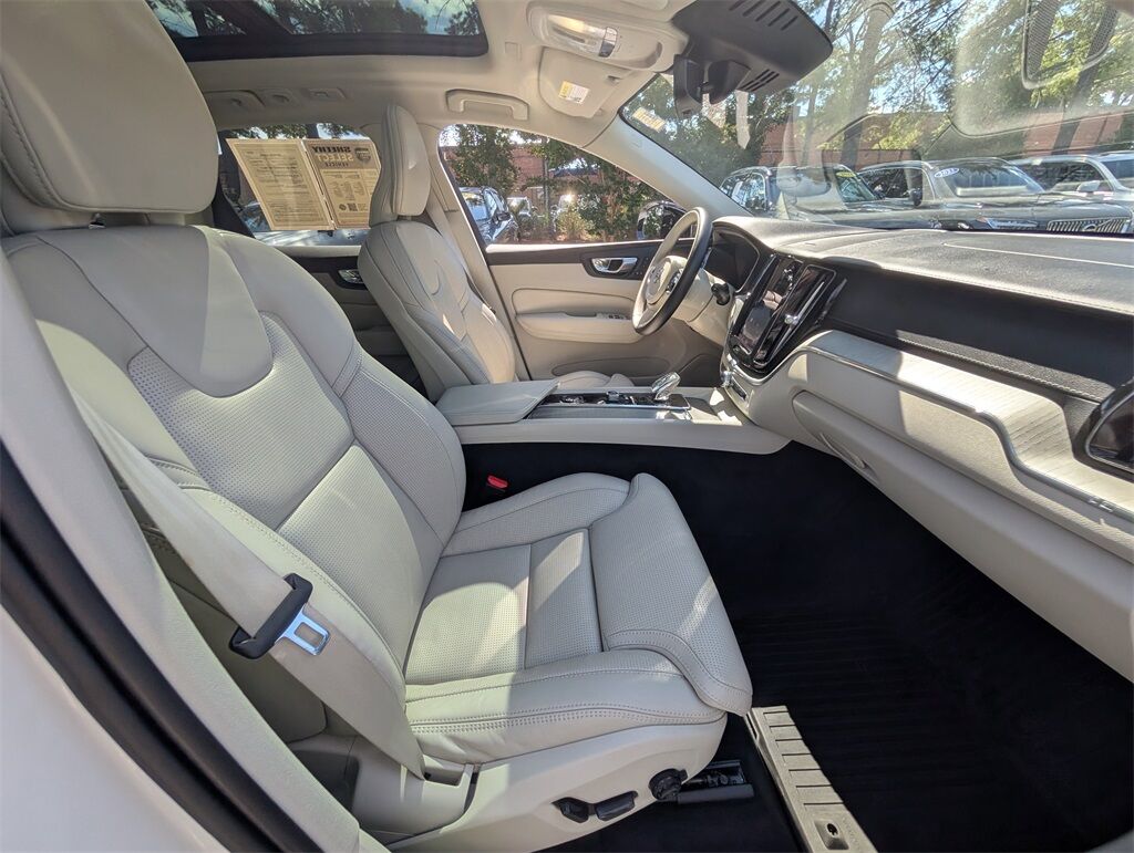 2023 Volvo XC60 B5 Ultimate Dark Theme Hunt Valley MD