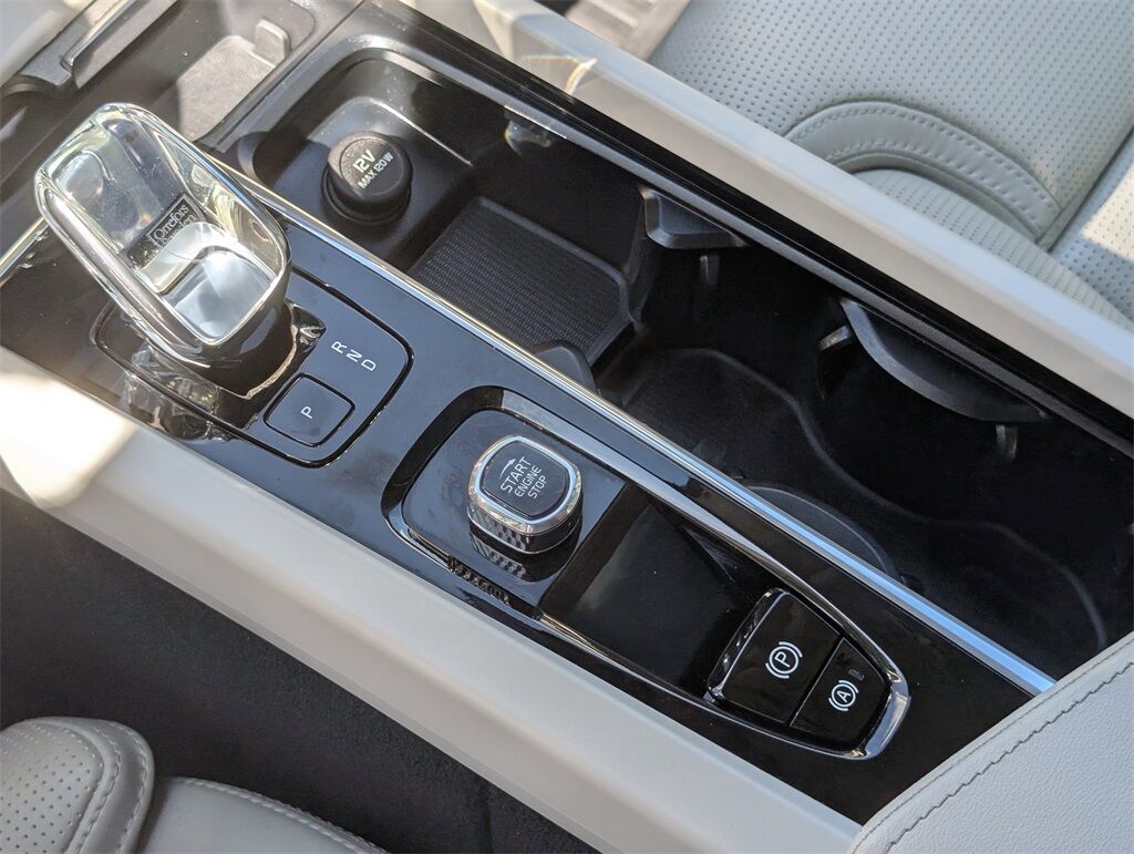 2023 Volvo XC60 B5 Ultimate Dark Theme Hunt Valley MD