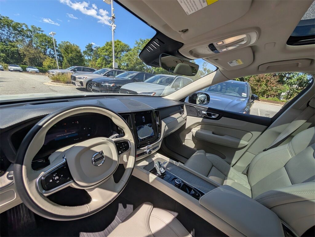 2023 Volvo XC60 B5 Ultimate Dark Theme Hunt Valley MD