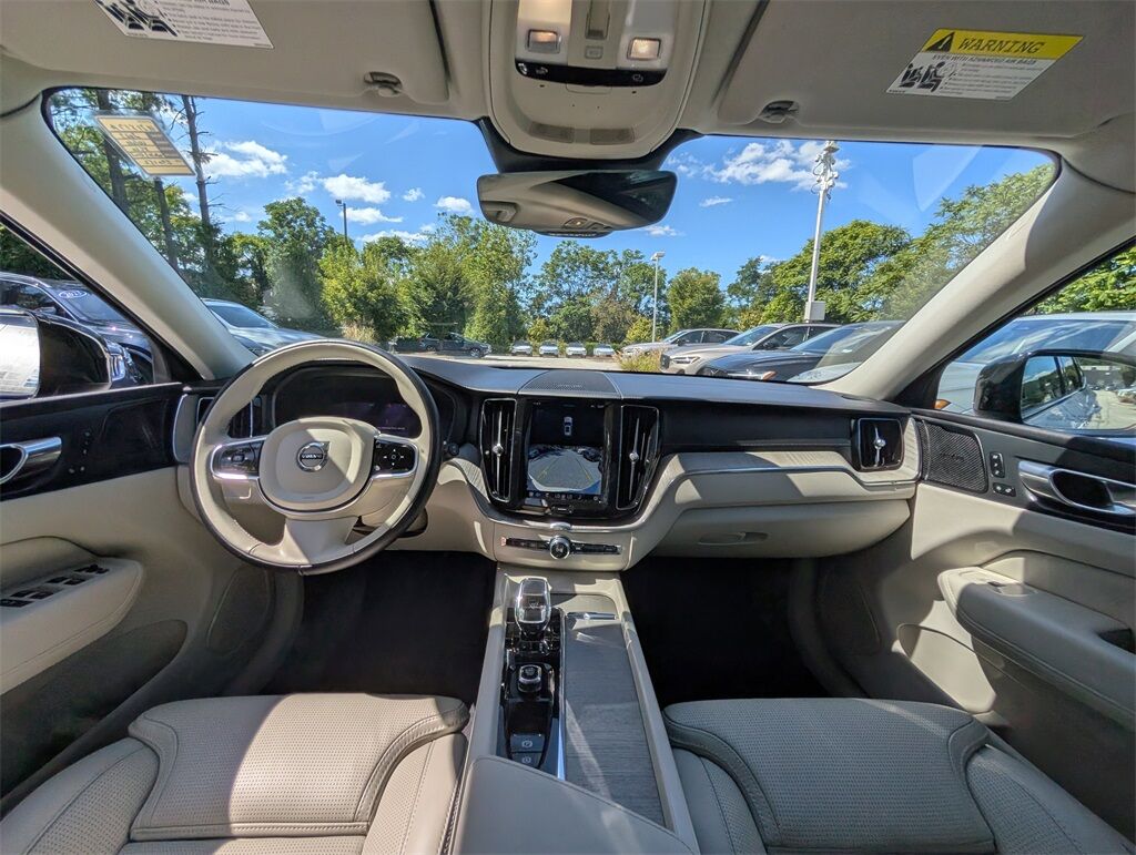 2023 Volvo XC60 B5 Ultimate Dark Theme Hunt Valley MD
