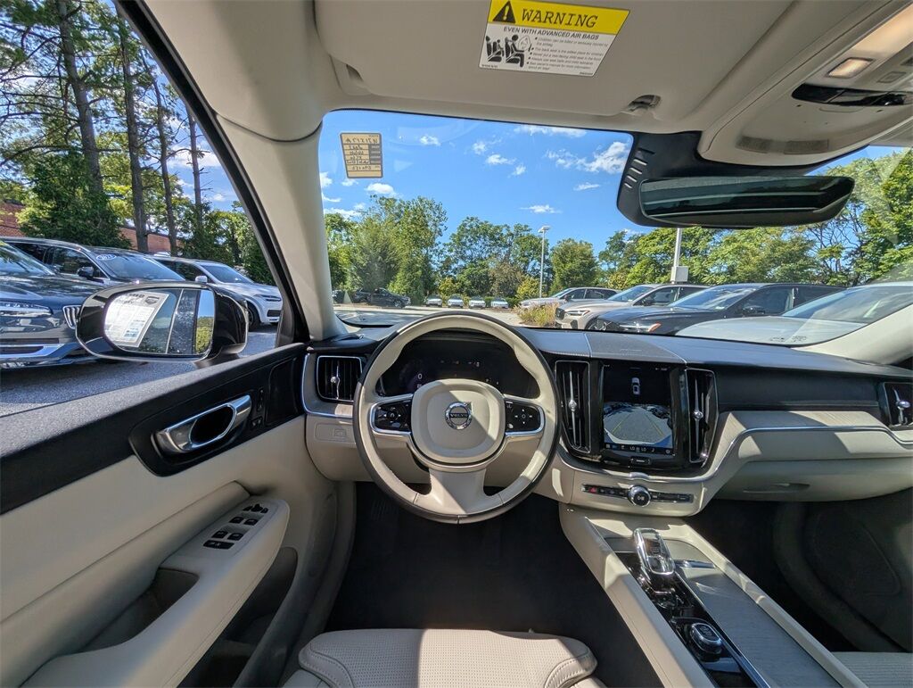 2023 Volvo XC60 B5 Ultimate Dark Theme Hunt Valley MD