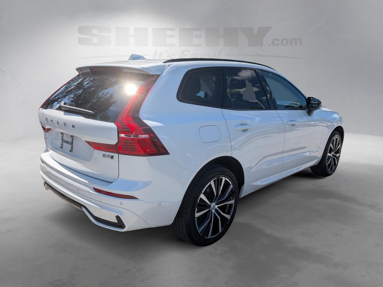 2023 Volvo XC60 B5 Ultimate Dark Theme Hunt Valley MD