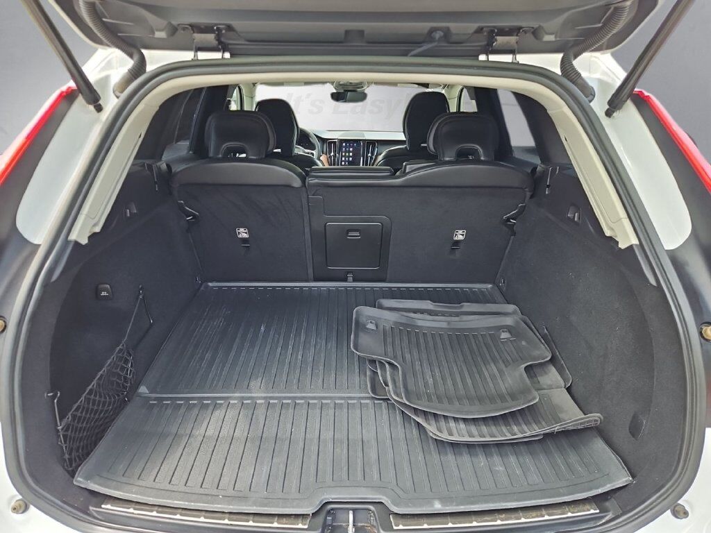 2023 Volvo XC60 B5 Ultimate Dark Theme Hunt Valley MD