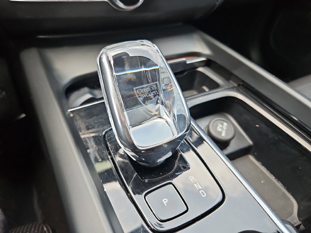 2023 Volvo XC60 B5 Ultimate Dark Theme Hunt Valley MD