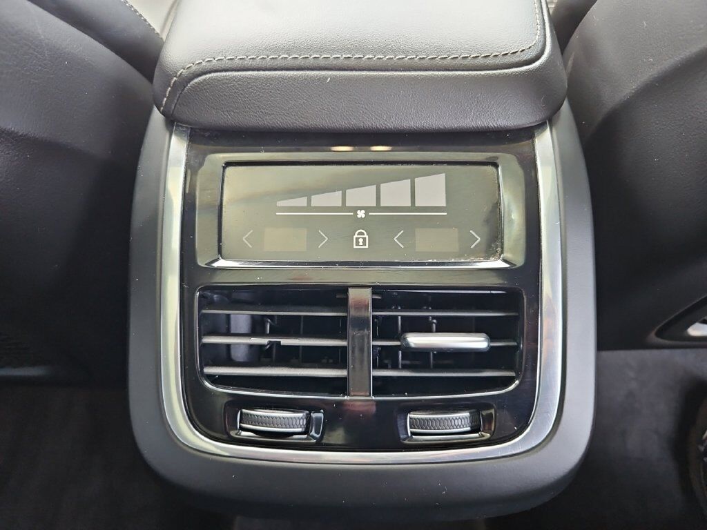 2023 Volvo XC60 B5 Ultimate Dark Theme Hunt Valley MD