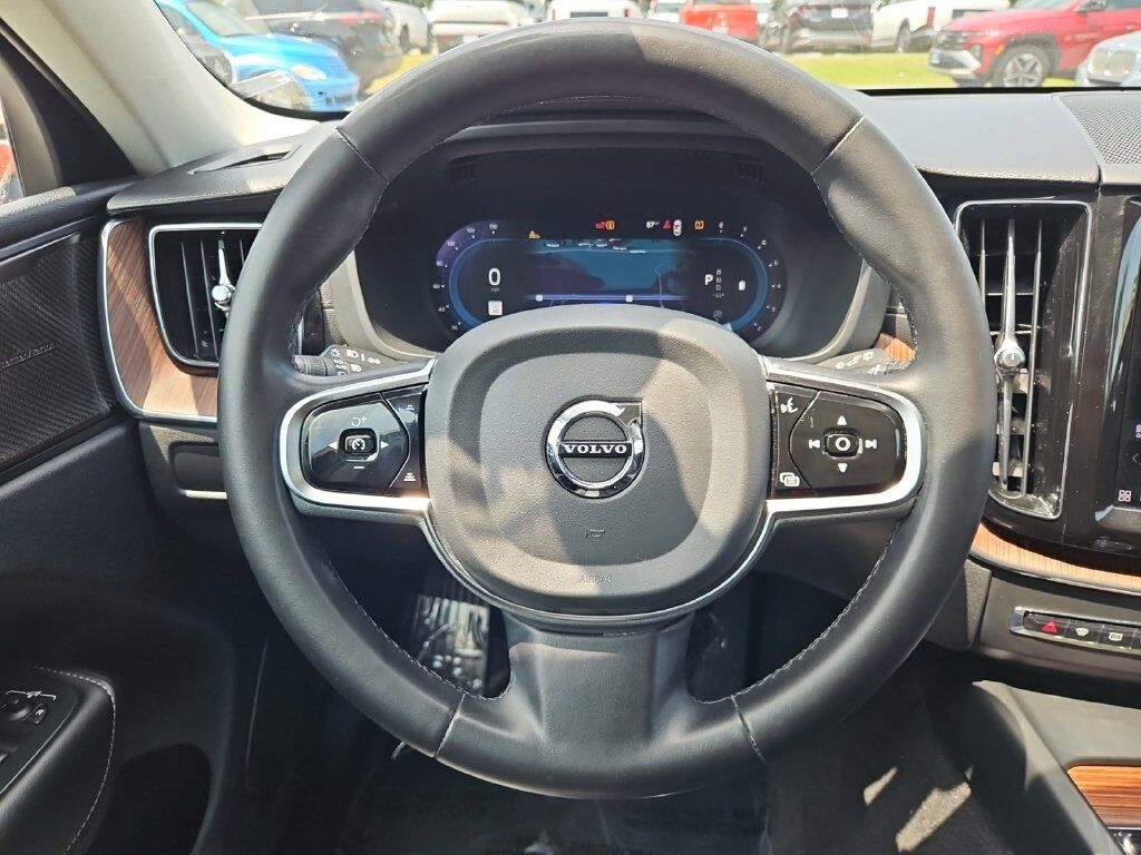 2023 Volvo XC60 B5 Ultimate Dark Theme Hunt Valley MD