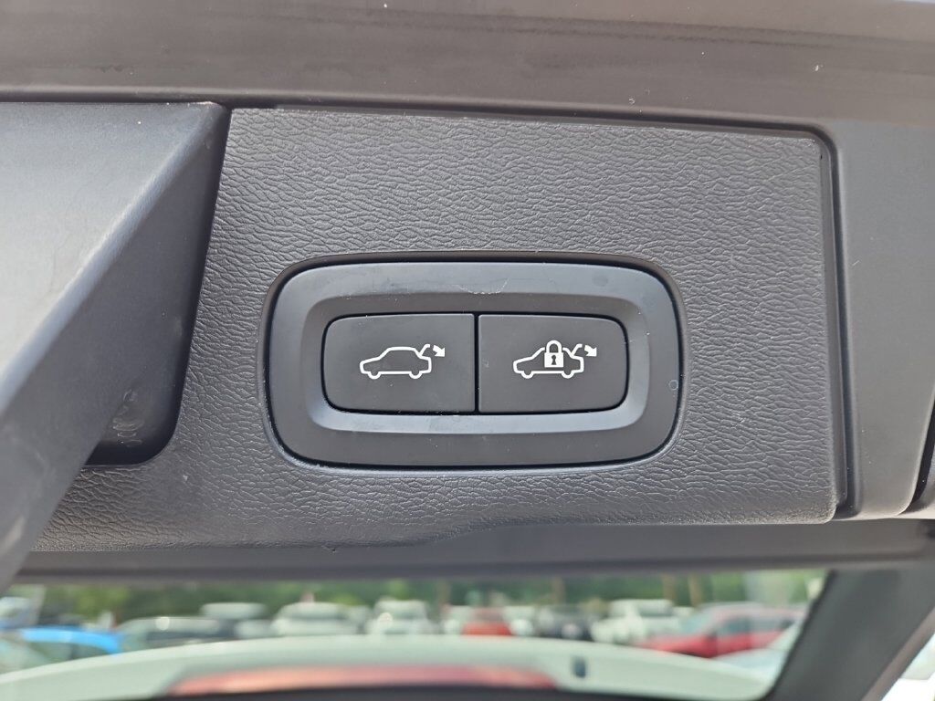 2023 Volvo XC60 B5 Ultimate Dark Theme Hunt Valley MD