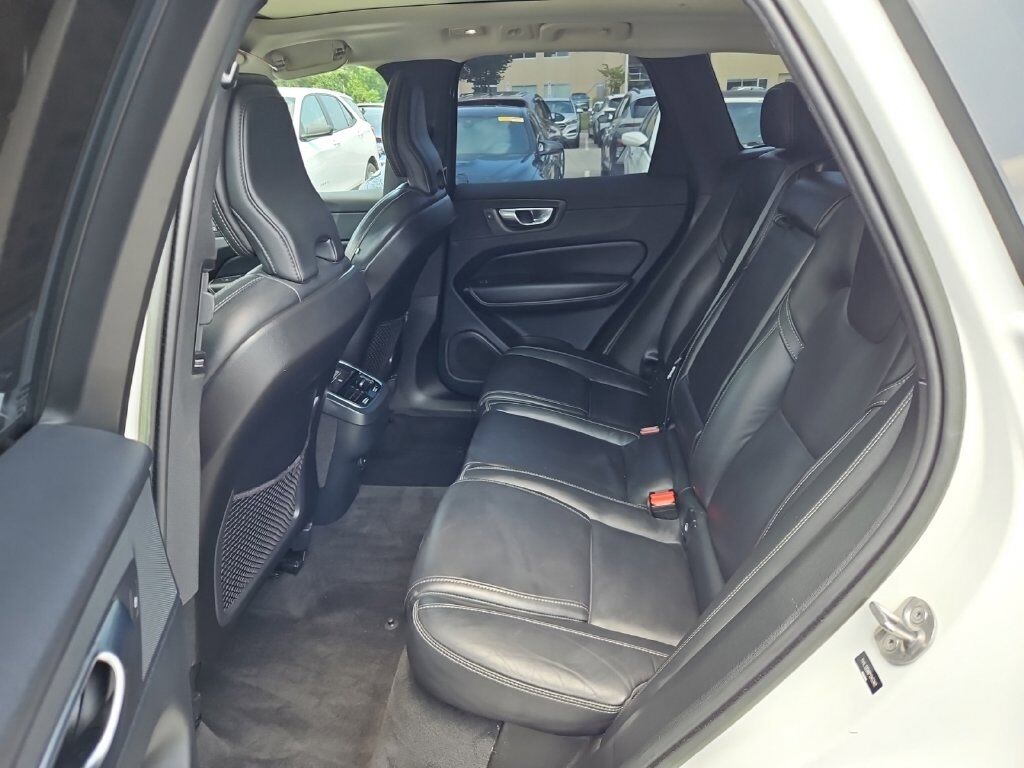2023 Volvo XC60 B5 Ultimate Dark Theme Hunt Valley MD