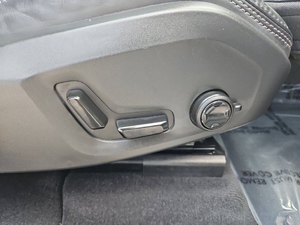 2023 Volvo XC60 B5 Ultimate Dark Theme Hunt Valley MD