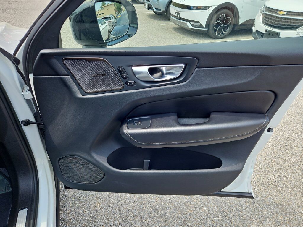 2023 Volvo XC60 B5 Ultimate Dark Theme Hunt Valley MD