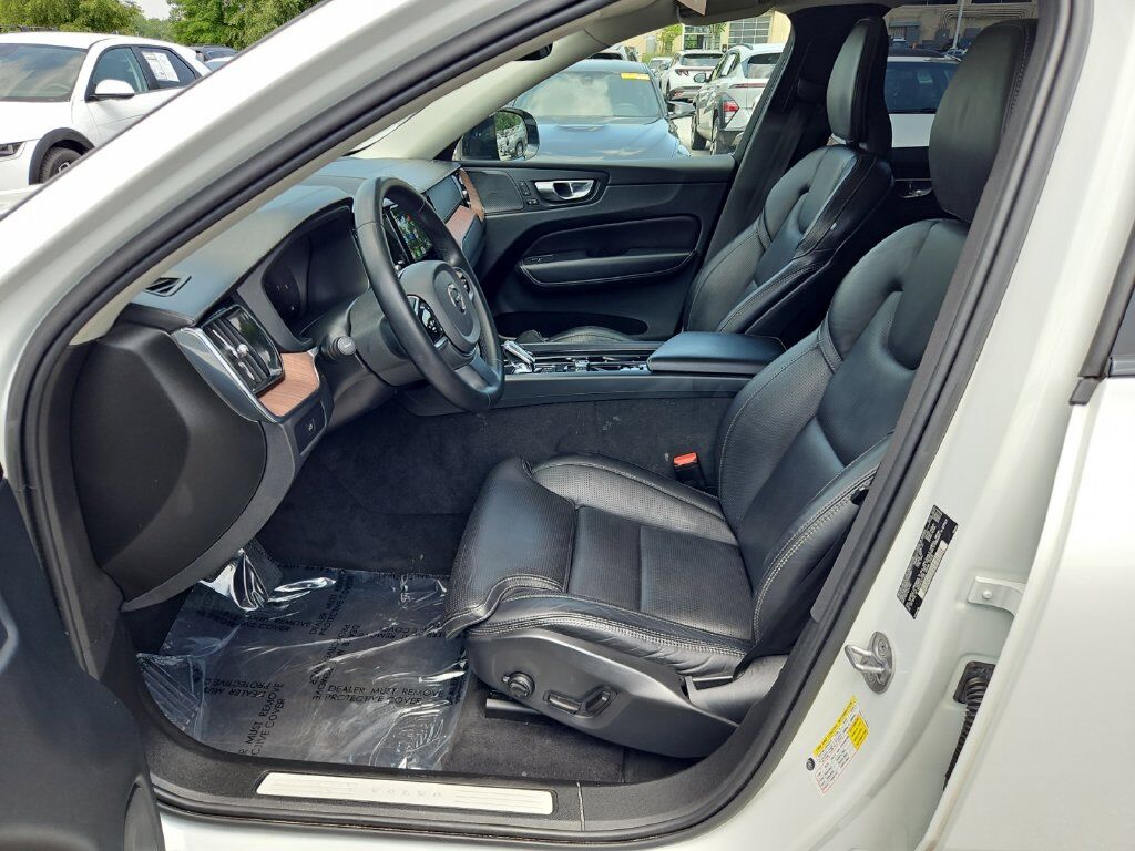 2023 Volvo XC60 B5 Ultimate Dark Theme Hunt Valley MD