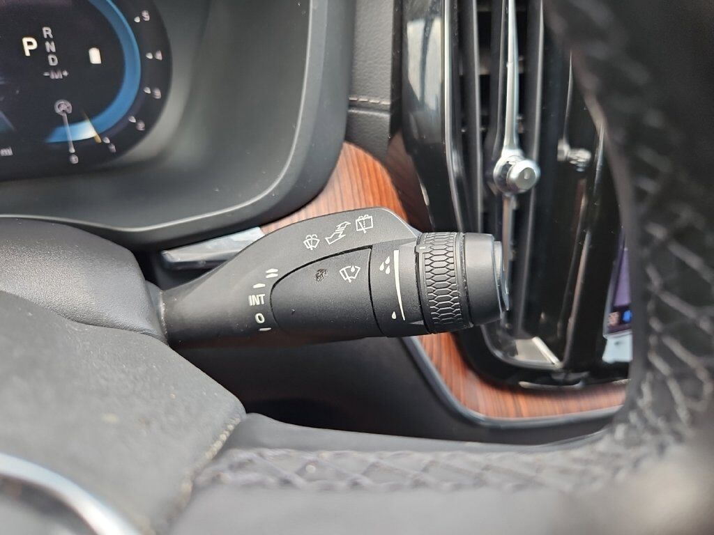 2023 Volvo XC60 B5 Ultimate Dark Theme Hunt Valley MD