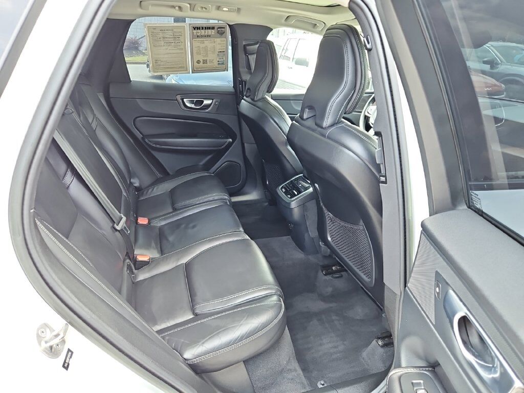 2023 Volvo XC60 B5 Ultimate Dark Theme Hunt Valley MD