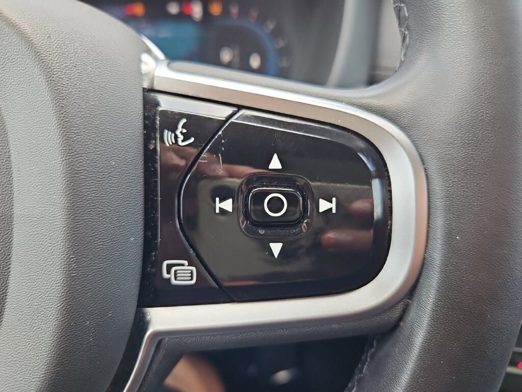 2023 Volvo XC60 B5 Ultimate Dark Theme Hunt Valley MD