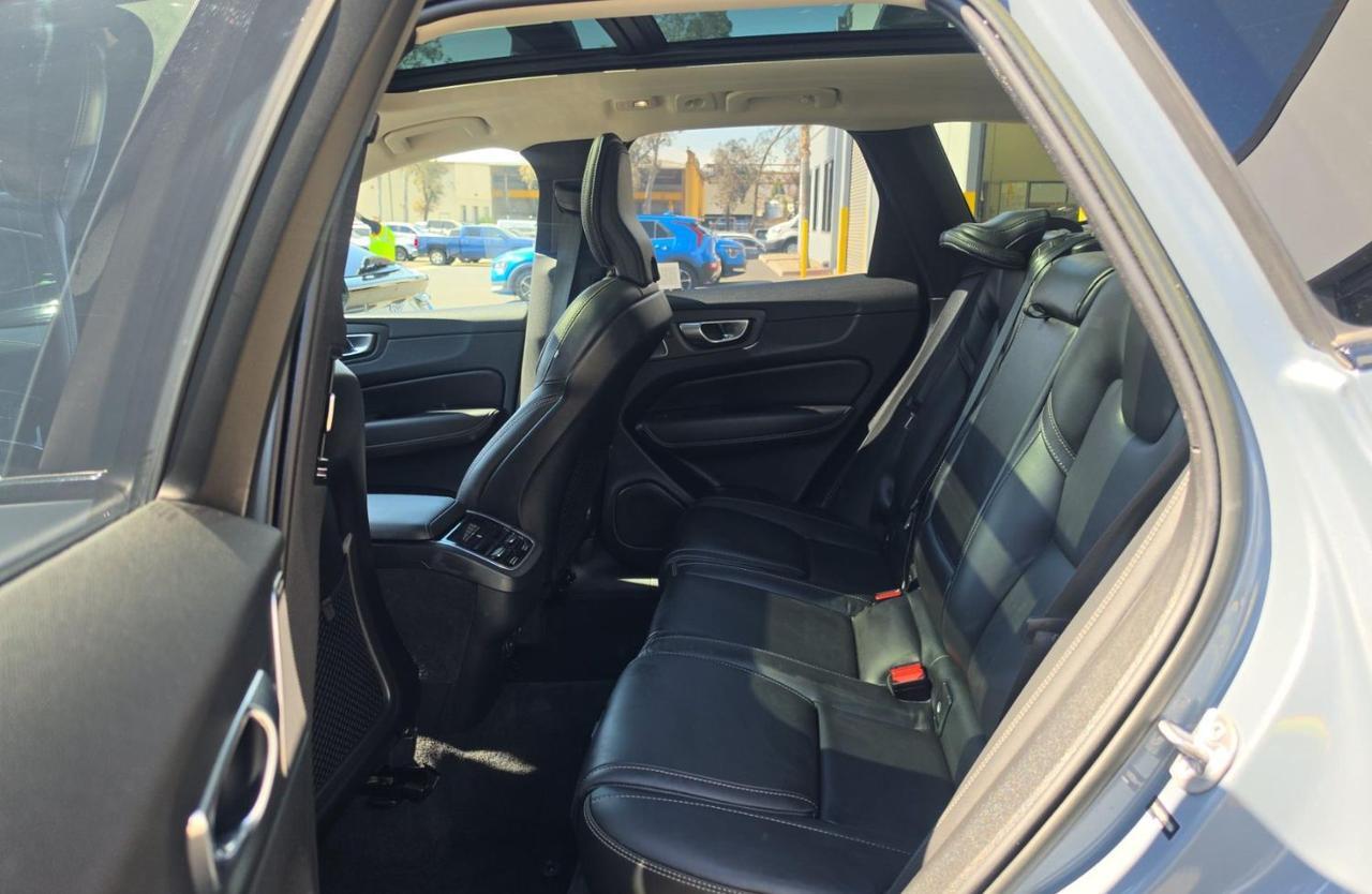 2023 Volvo XC60 B6 Hybrid AWD ULTRA | Bowers &amp; Wilkins, Dark Theme, Pilot Assist * Portland OR
