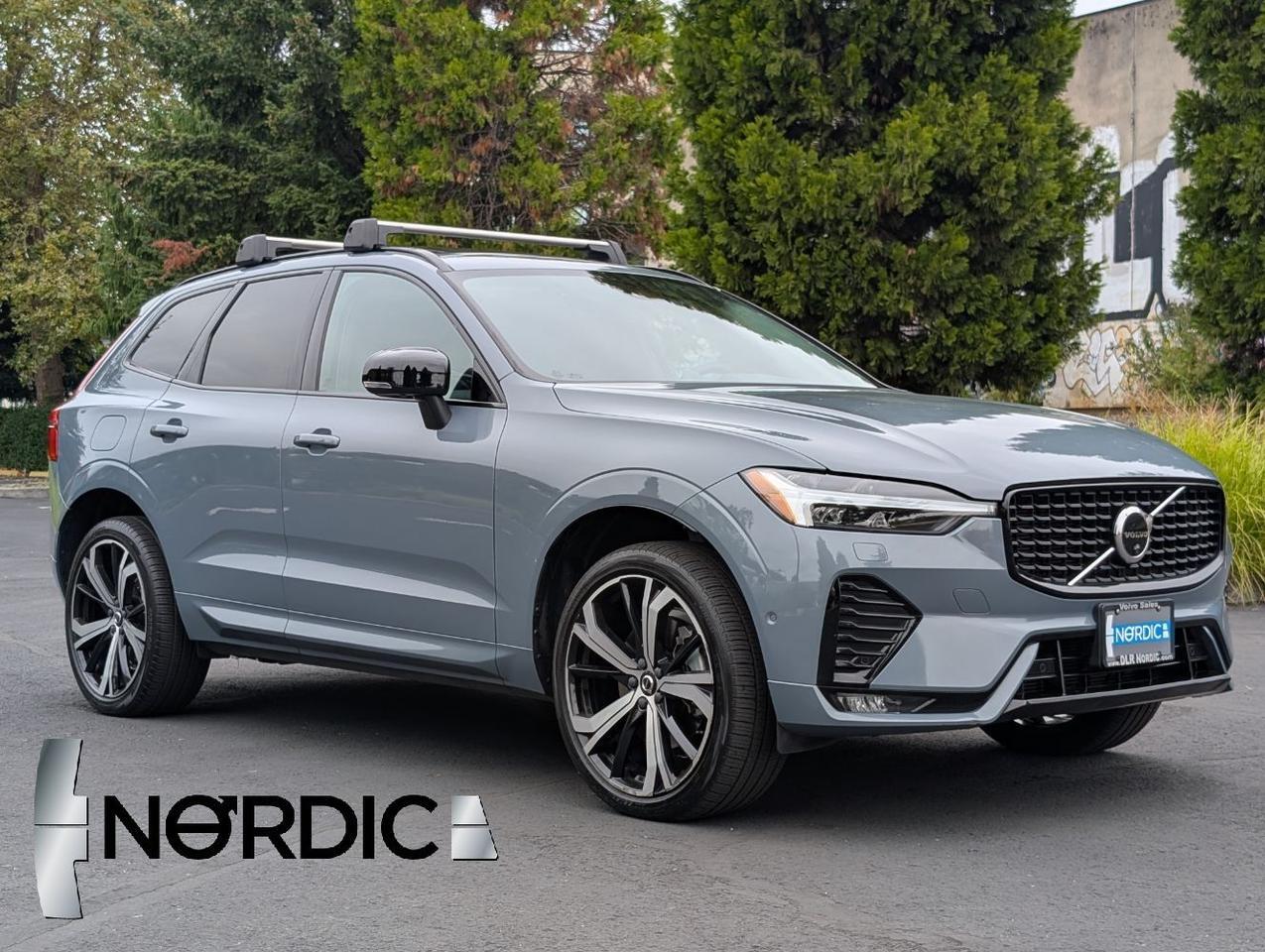 2023 Volvo XC60 B6 Hybrid AWD ULTRA | Bowers & Wilkins, Dark Theme, Pilot Assist, Air Susp., Climate Seats & 360 Cam