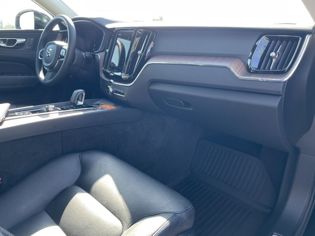 2023 Volvo XC60 PLUS~LEATHER~MOONROOF~20 WHEELS~FACTORY WARRANTY~ONLINE FINANCE AND SHIPPING AVAILABLE!!!! Sarasota FL