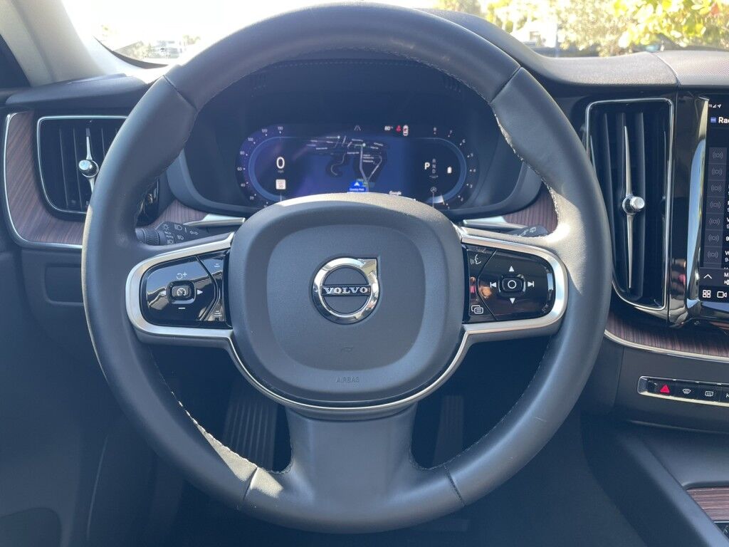 2023 Volvo XC60 PLUS~LEATHER~MOONROOF~20 WHEELS~FACTORY WARRANTY~ONLINE FINANCE AND SHIPPING AVAILABLE!!!! Sarasota FL