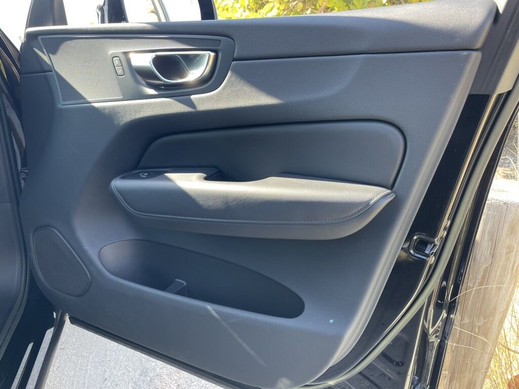 2023 Volvo XC60 PLUS~LEATHER~MOONROOF~20 WHEELS~FACTORY WARRANTY~ONLINE FINANCE AND SHIPPING AVAILABLE!!!! Sarasota FL