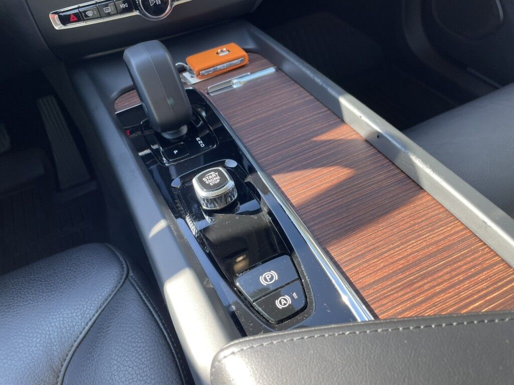 2023 Volvo XC60 PLUS~LEATHER~MOONROOF~20 WHEELS~FACTORY WARRANTY~ONLINE FINANCE AND SHIPPING AVAILABLE!!!! Sarasota FL