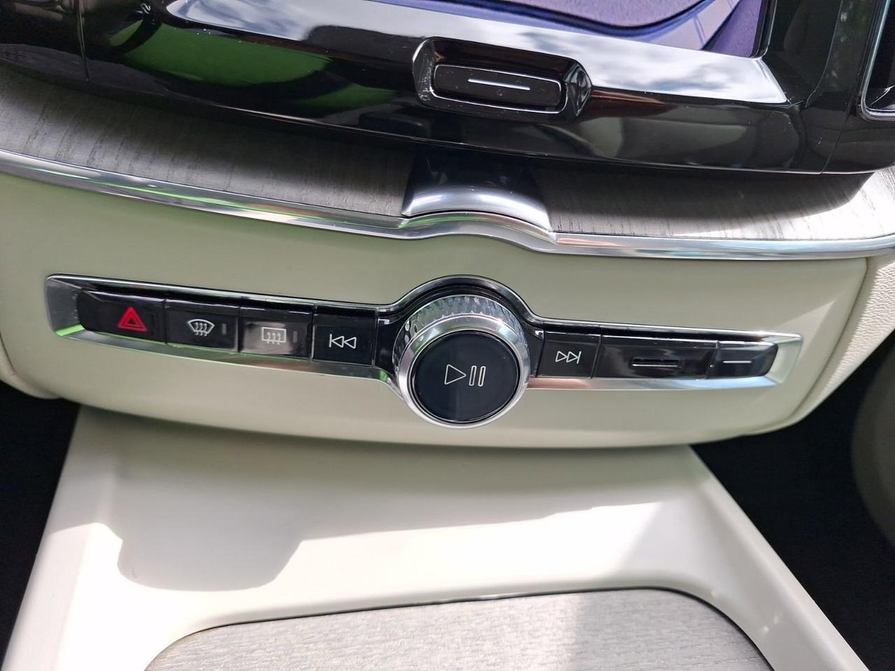 2023 Volvo XC60 Plus Bright Theme Hurst TX