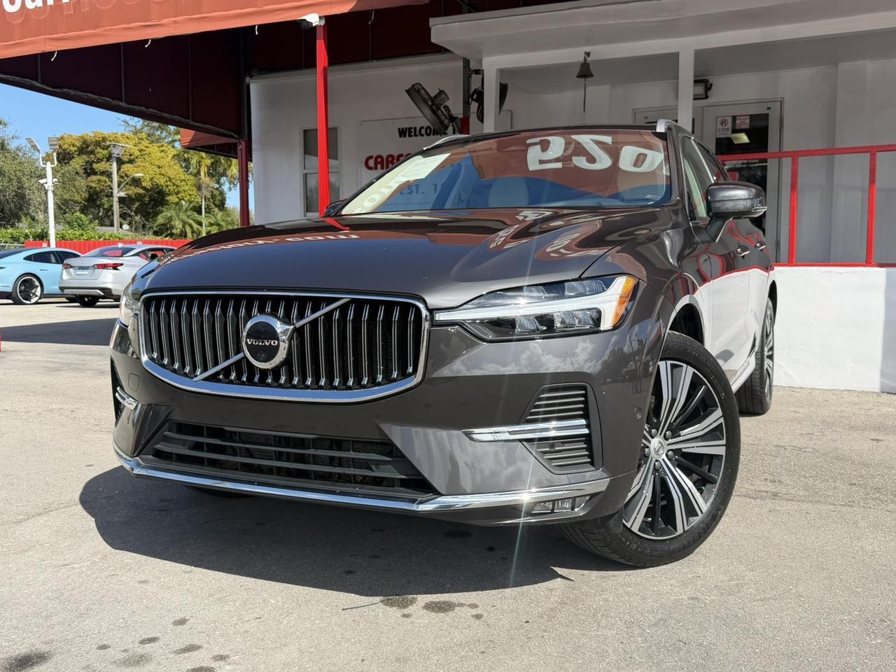 2023 Volvo XC60 Plus Bright Theme
