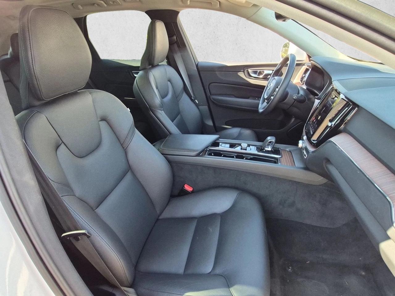 2023 Volvo XC60 Plus Bright Theme Roseville CA