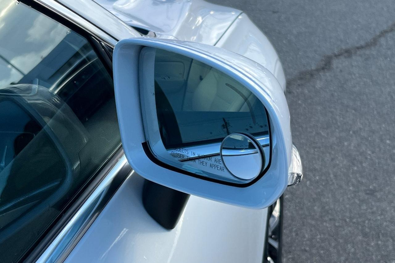 2023 Volvo XC60 Plus Bright Theme Roseville CA