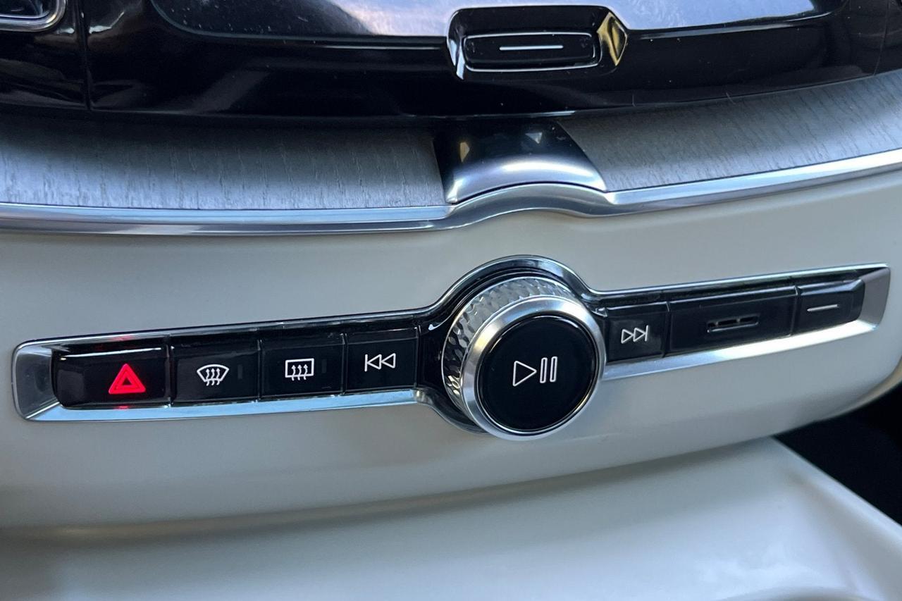 2023 Volvo XC60 Plus Bright Theme Roseville CA