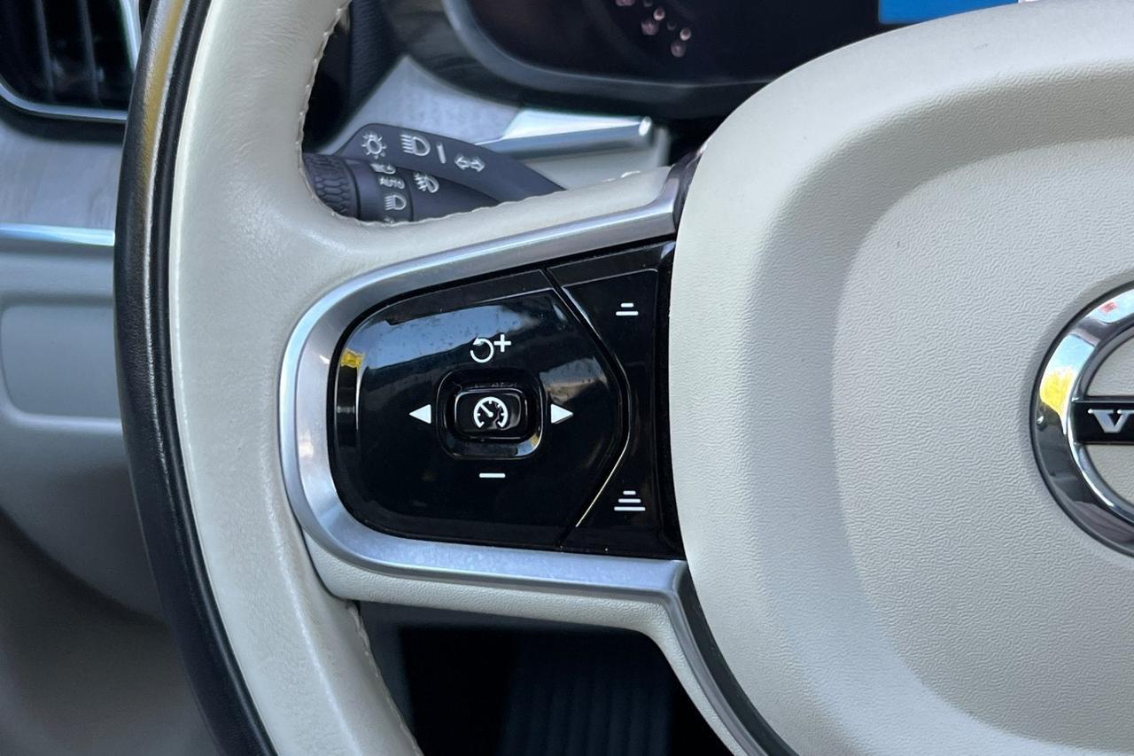 2023 Volvo XC60 Plus Bright Theme Roseville CA