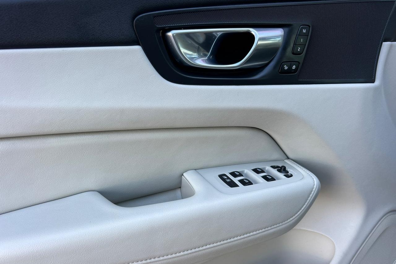 2023 Volvo XC60 Plus Bright Theme Roseville CA
