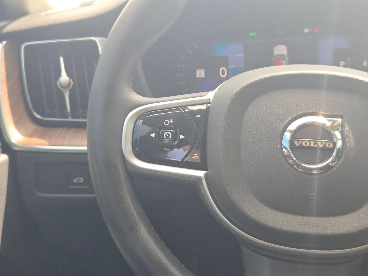 2023 Volvo XC60 Plus Dark Theme Castroville TX